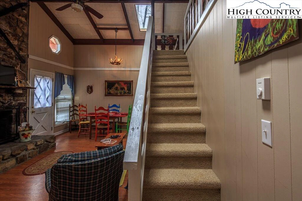 Image number 11 for the current listing