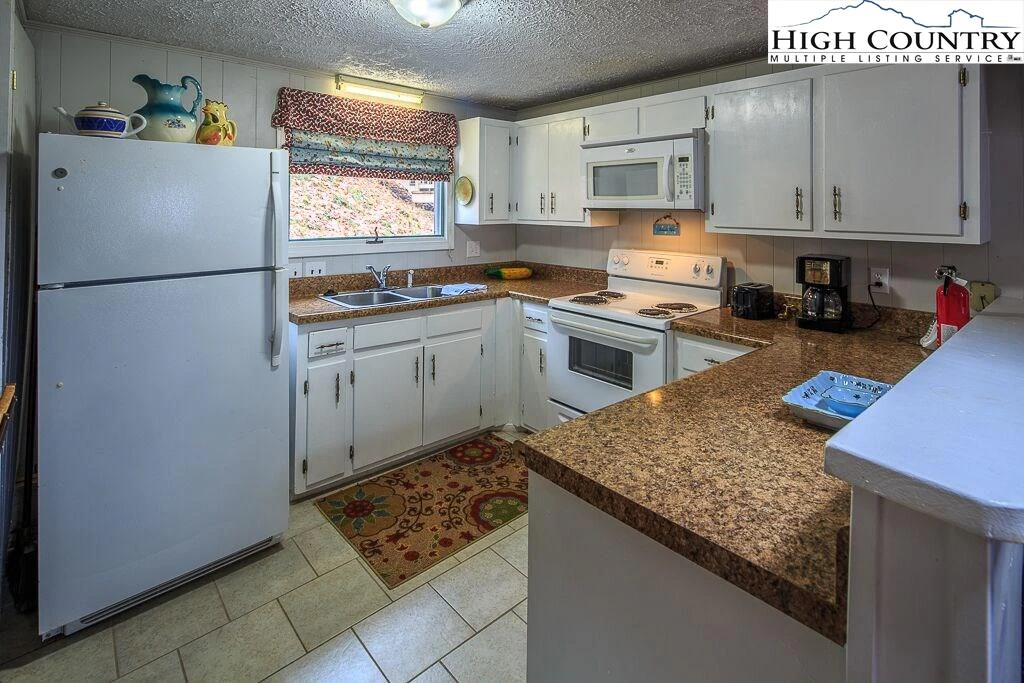 Image number 5 for the current listing