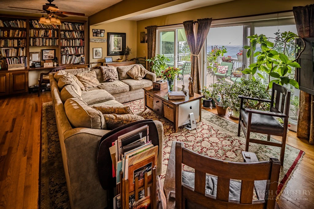 Image number 3 for the current listing