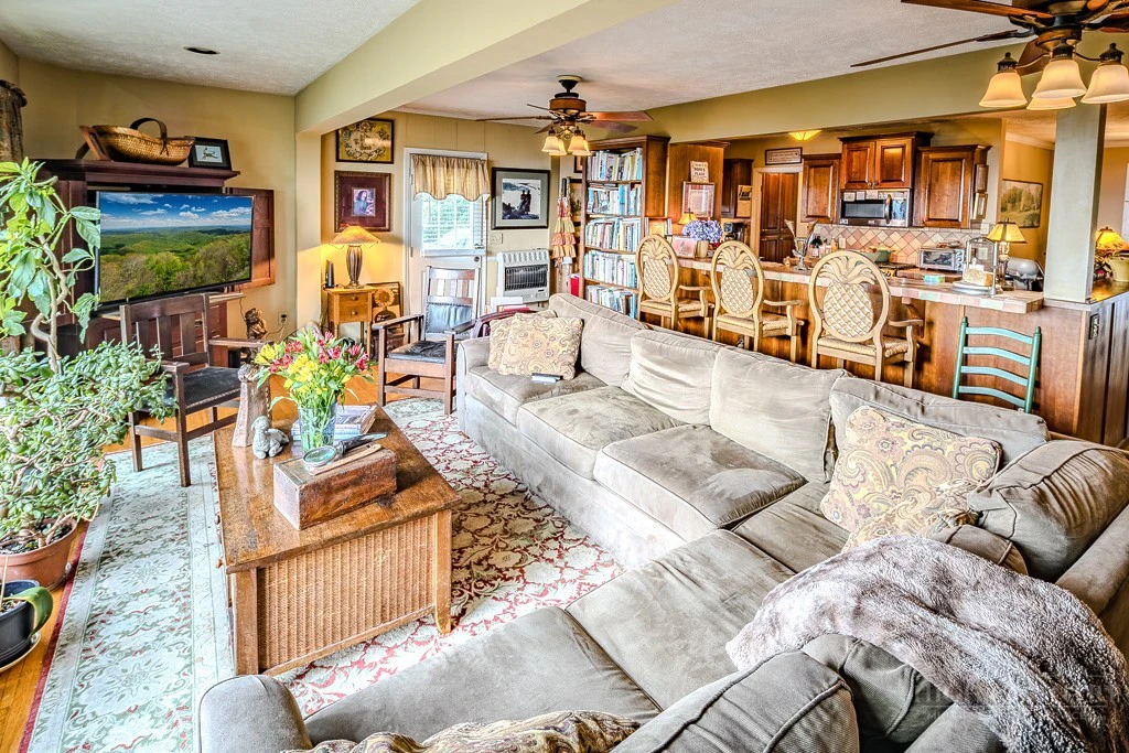 Image number 8 for the current listing
