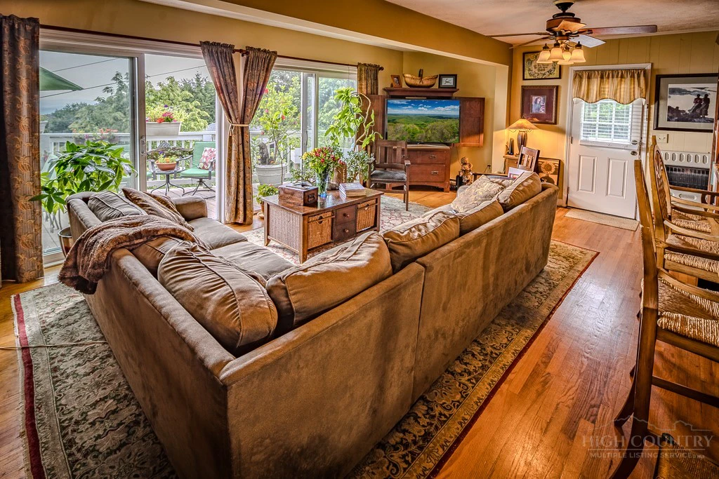 Image number 9 for the current listing