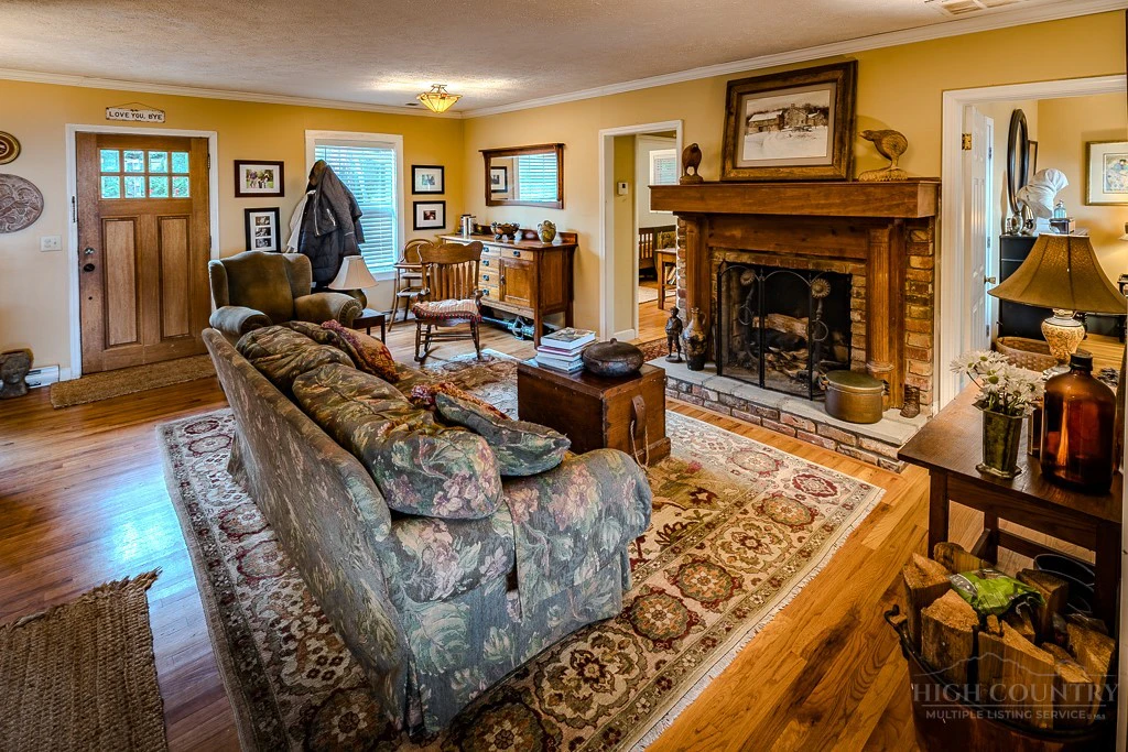 Image number 11 for the current listing