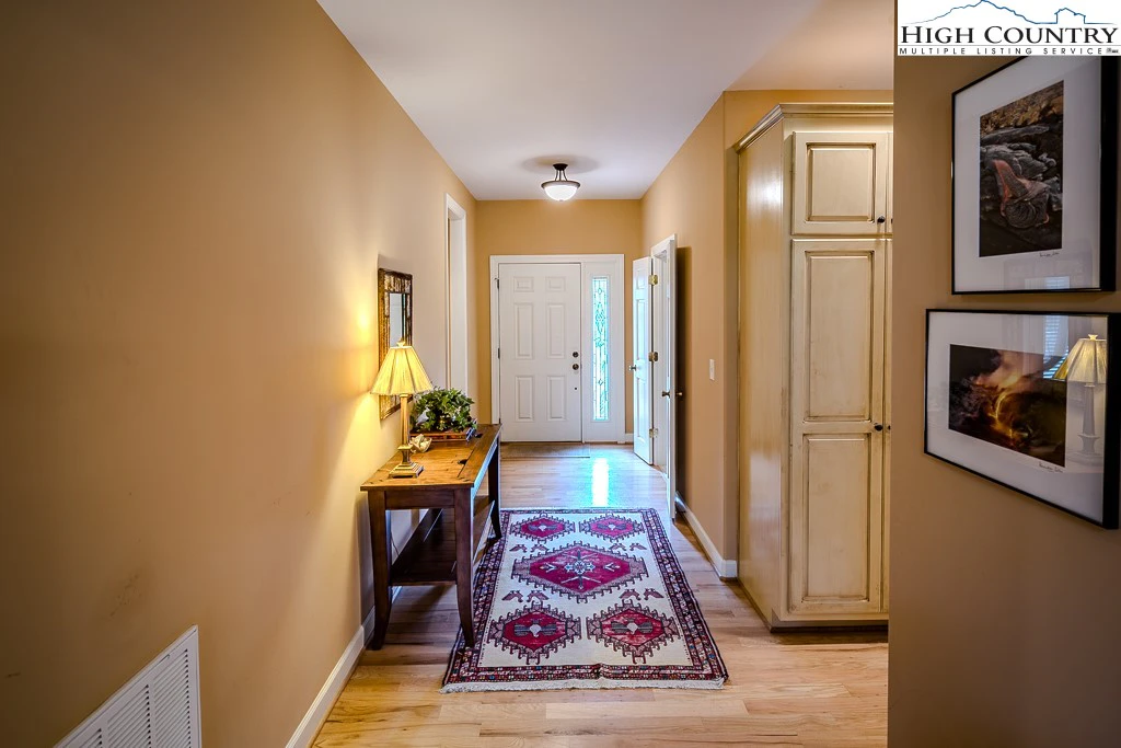 Image number 9 for the current listing
