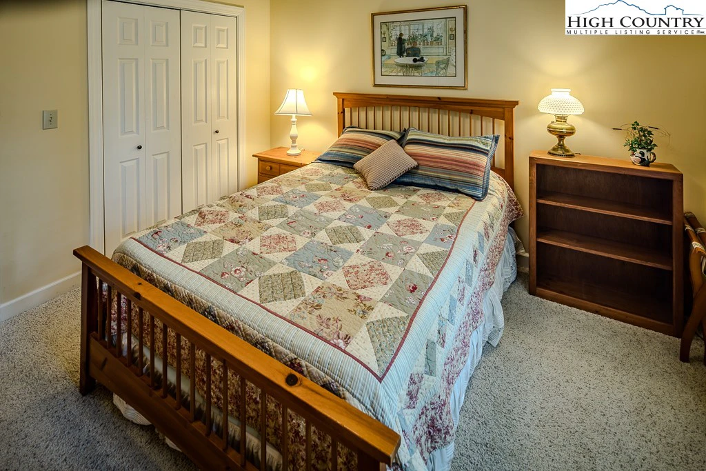 Image number 3 for the current listing