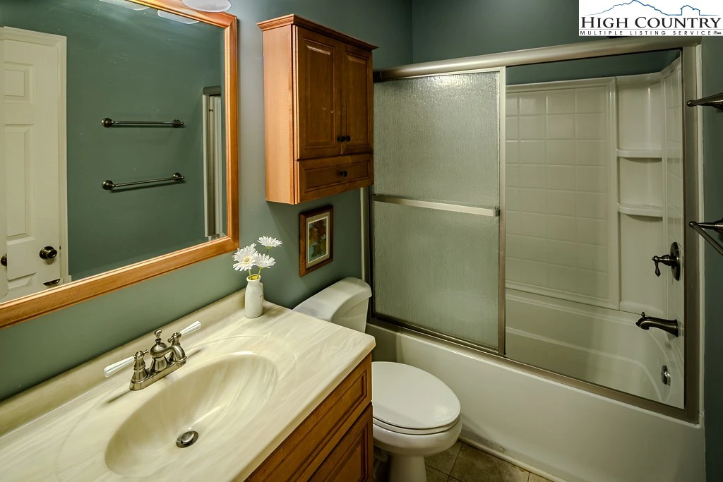 Image number 5 for the current listing