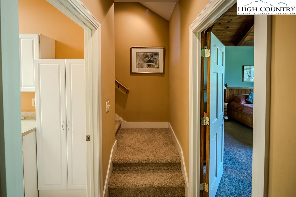 Image number 2 for the current listing