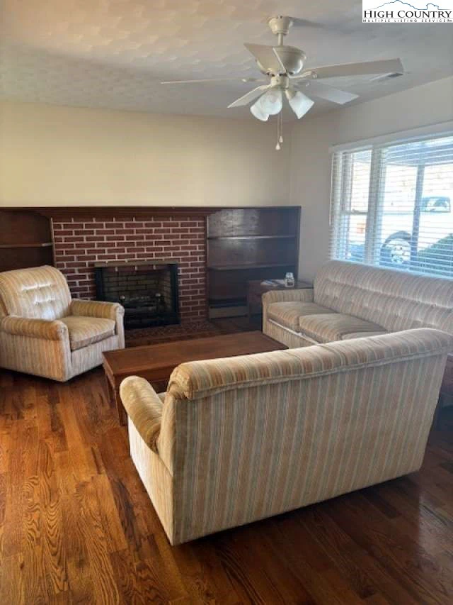 Image number 16 for the current listing