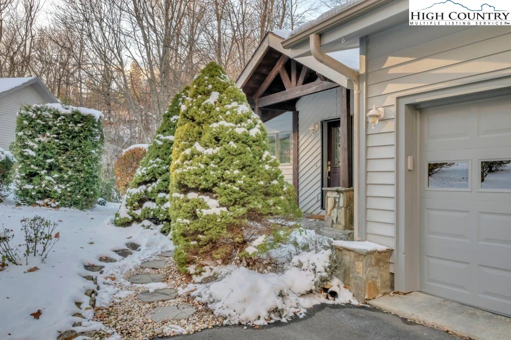 Image number 10 for the current listing
