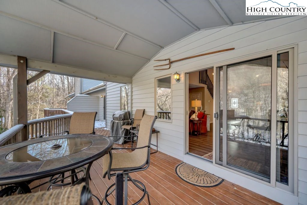 Image number 14 for the current listing