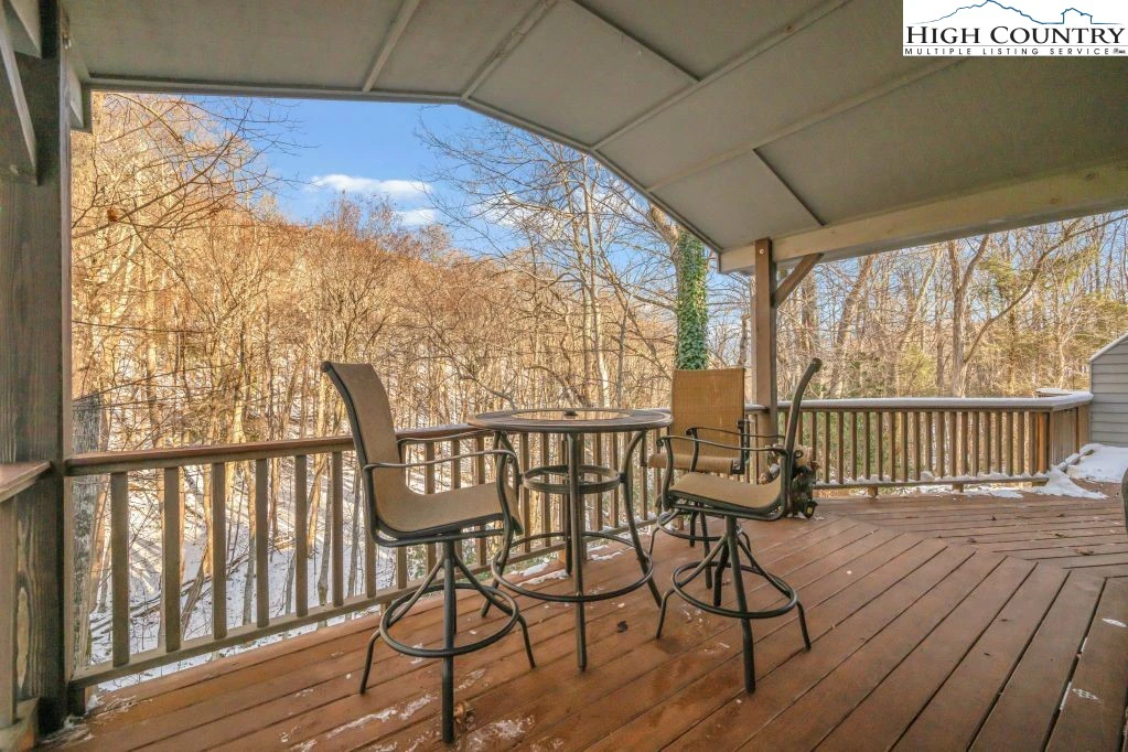 Image number 15 for the current listing