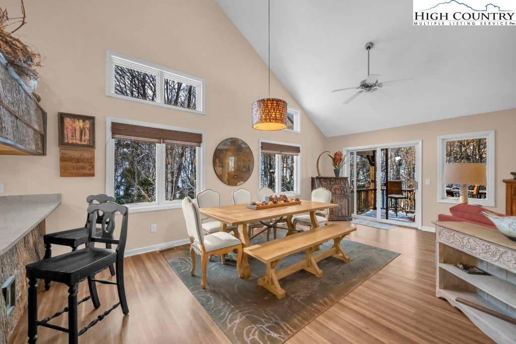 Image number 20 for the current listing