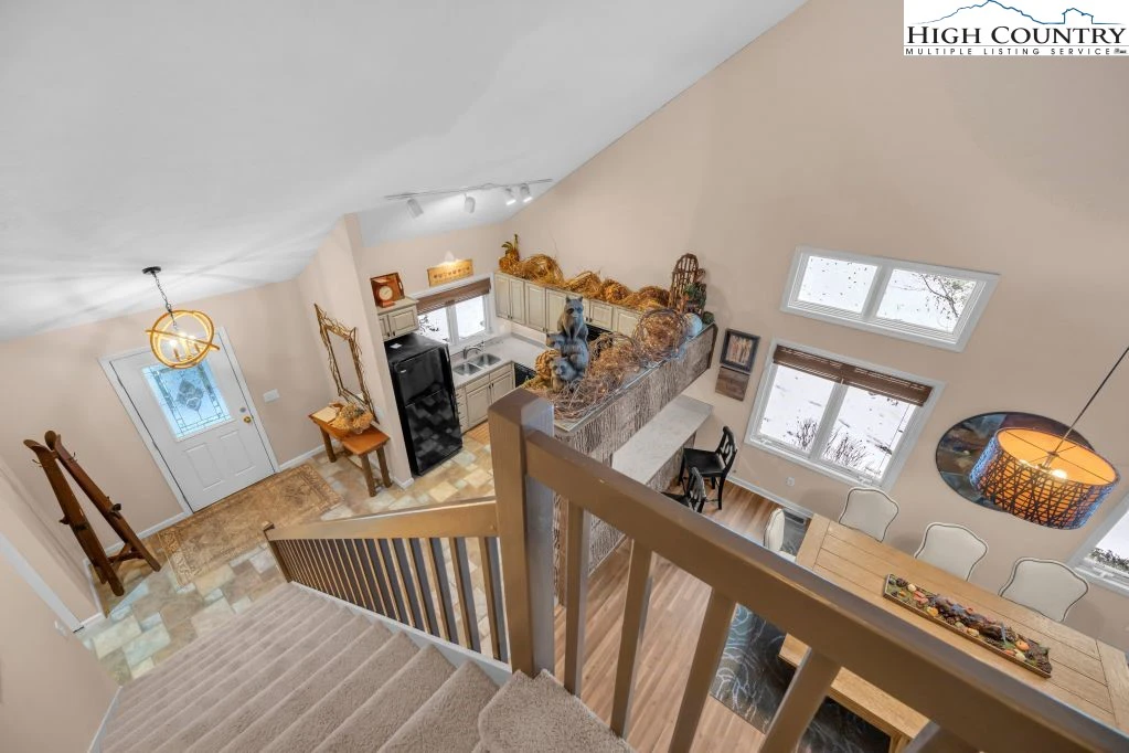 Image number 5 for the current listing