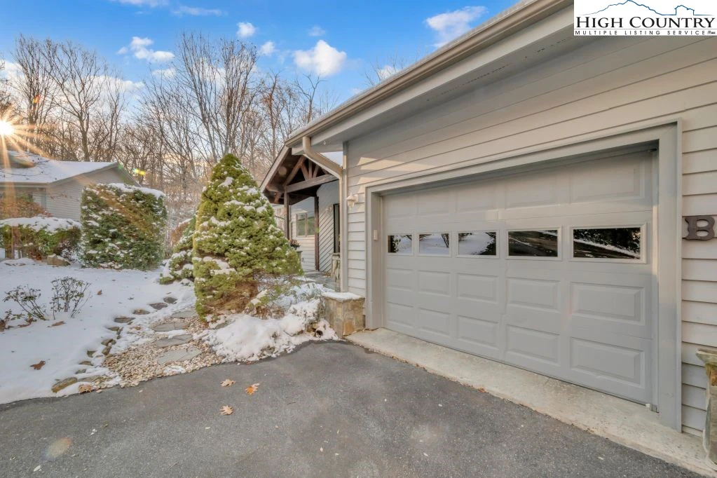 Image number 9 for the current listing
