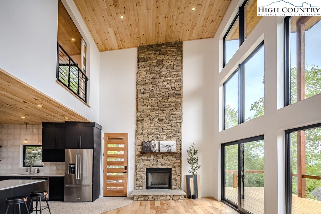 Image number 12 for the current listing