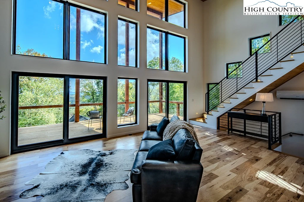 Image number 7 for the current listing