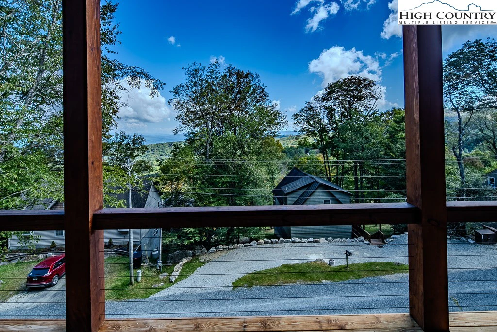 Image number 17 for the current listing