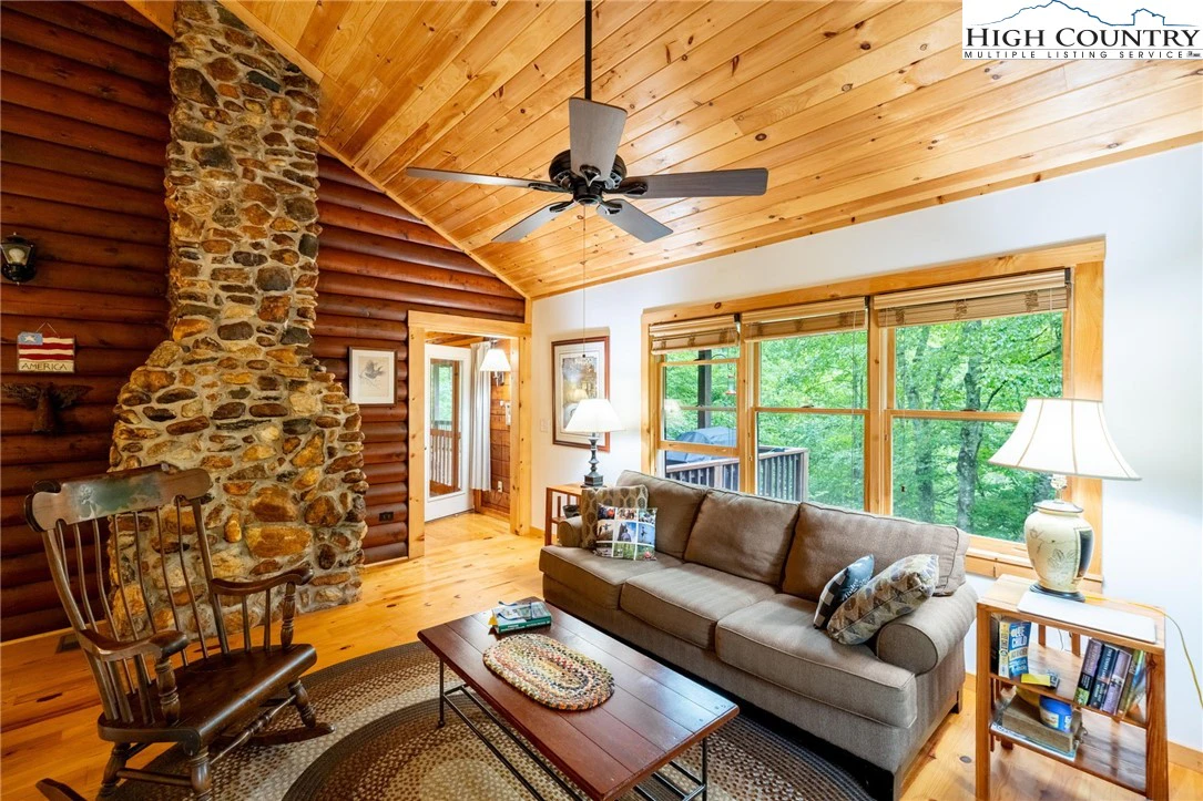 Image number 18 for the current listing