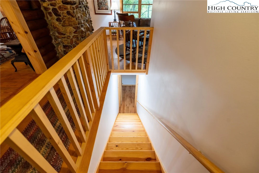 Image number 4 for the current listing