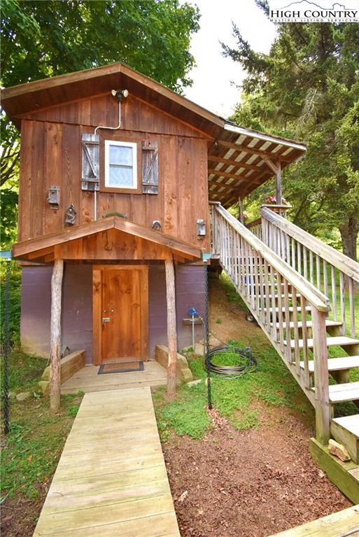 Image number 13 for the current listing