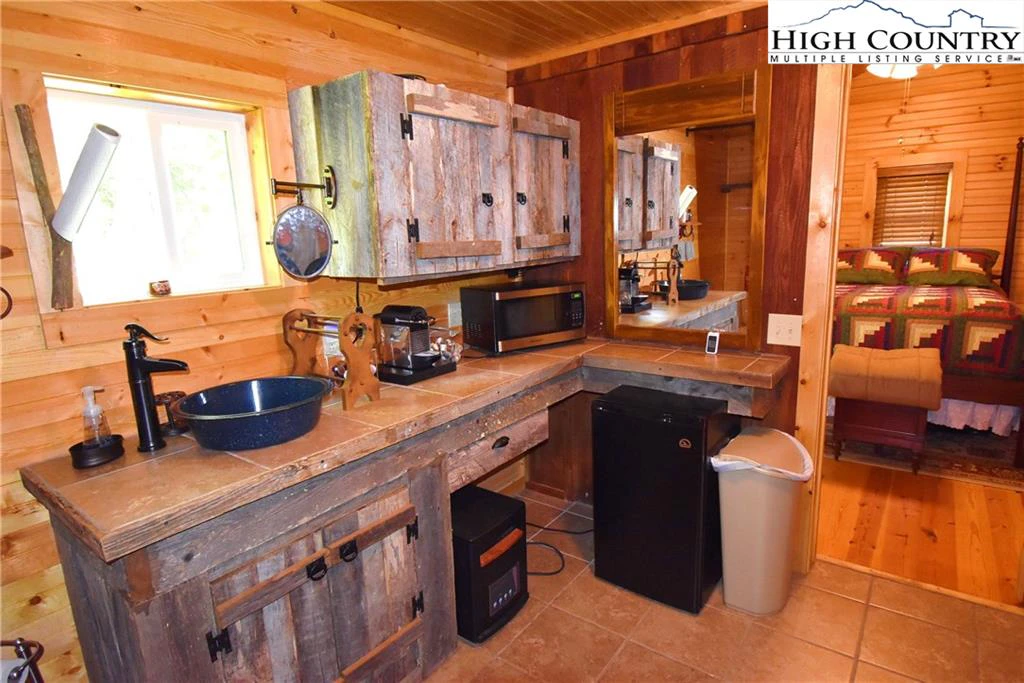 Image number 8 for the current listing