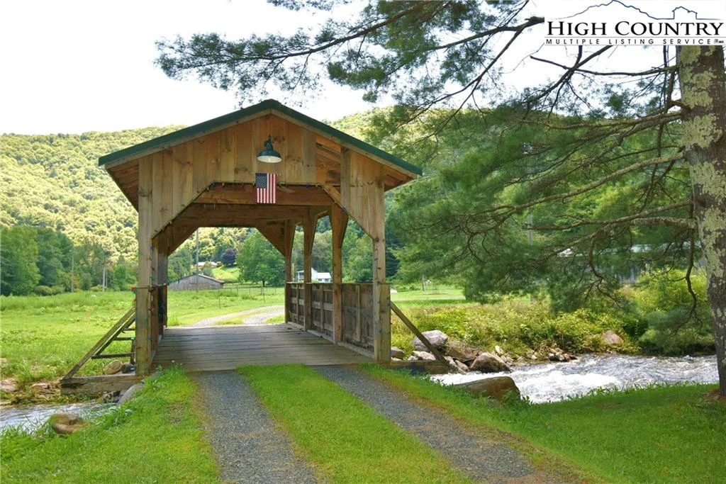 Image number 14 for the current listing