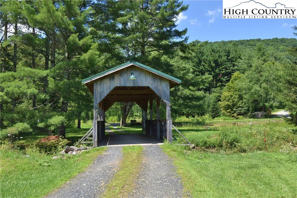 Image number 15 for the current listing