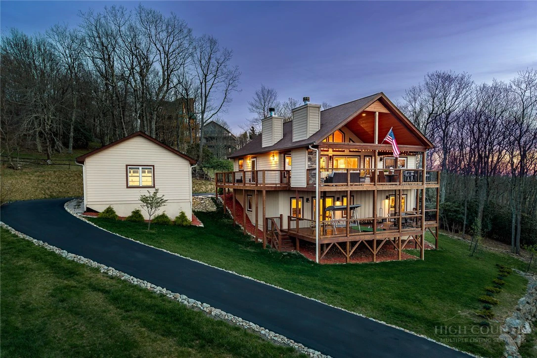 Image number 1 for the current listing