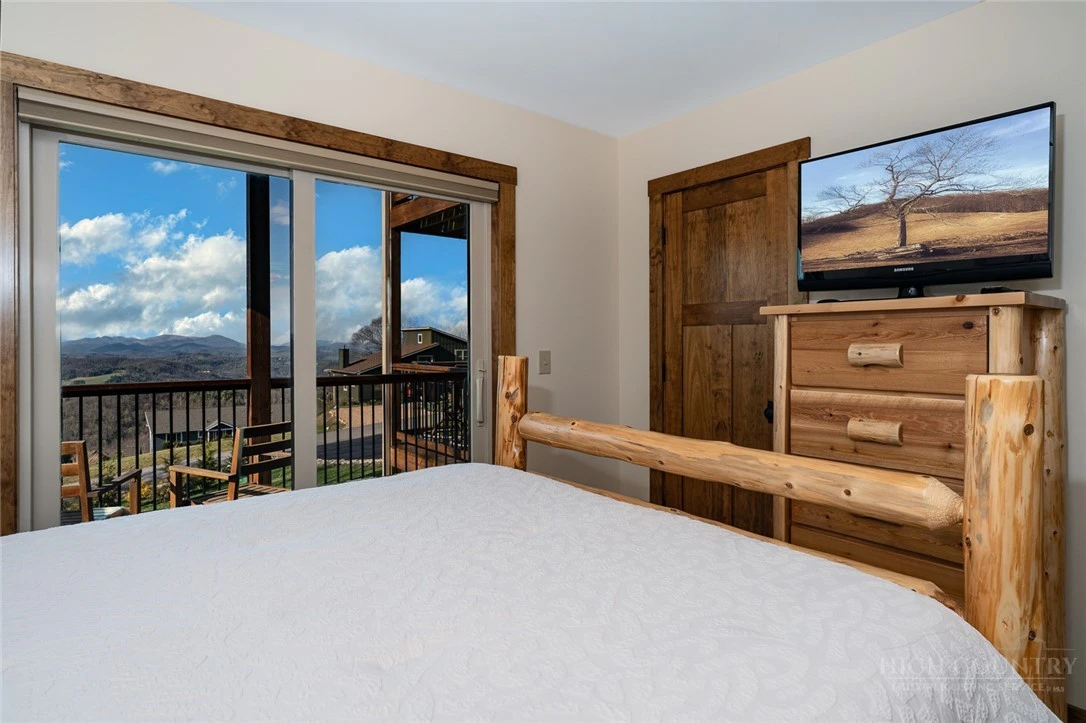 Image number 9 for the current listing