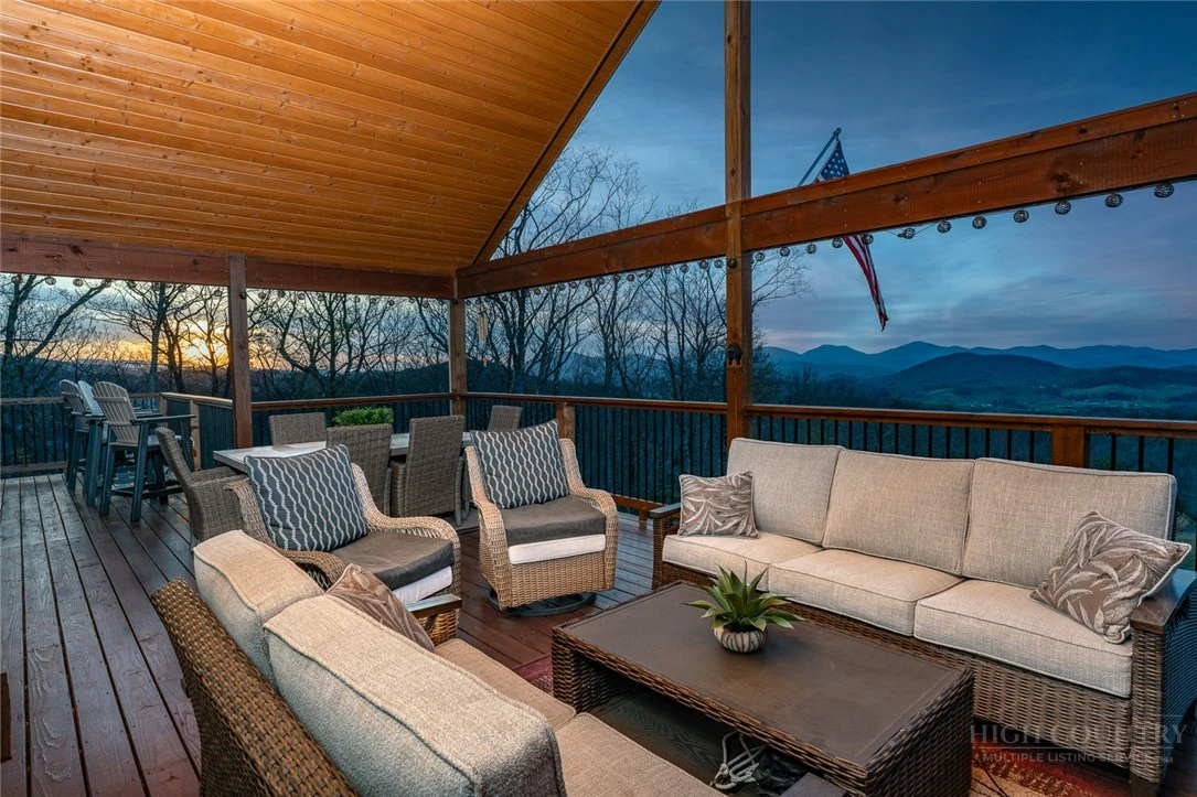 Image number 15 for the current listing