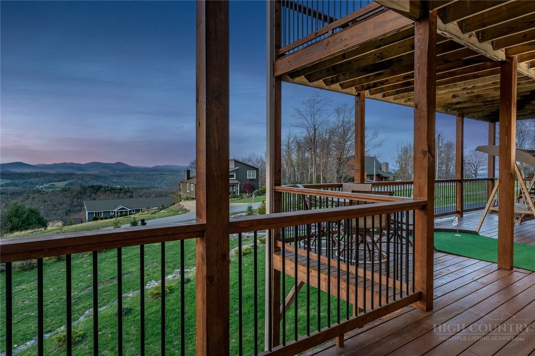 Image number 18 for the current listing