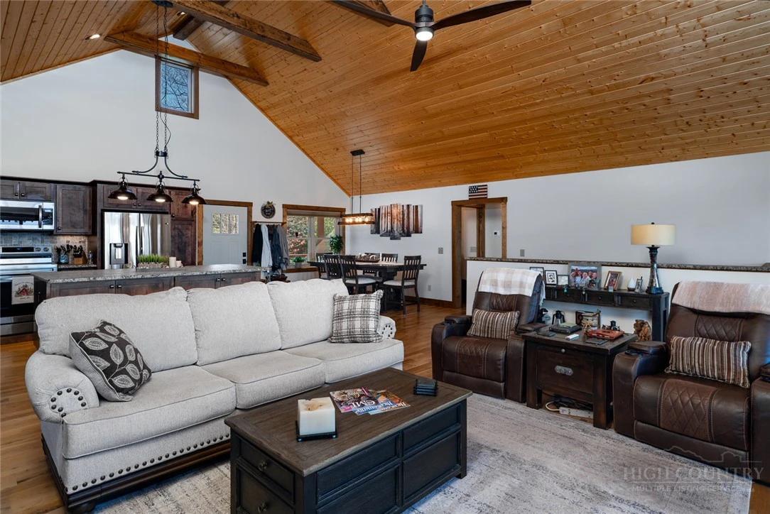 Image number 32 for the current listing
