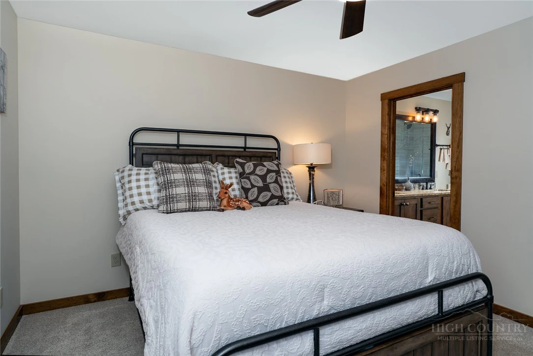 Image number 6 for the current listing