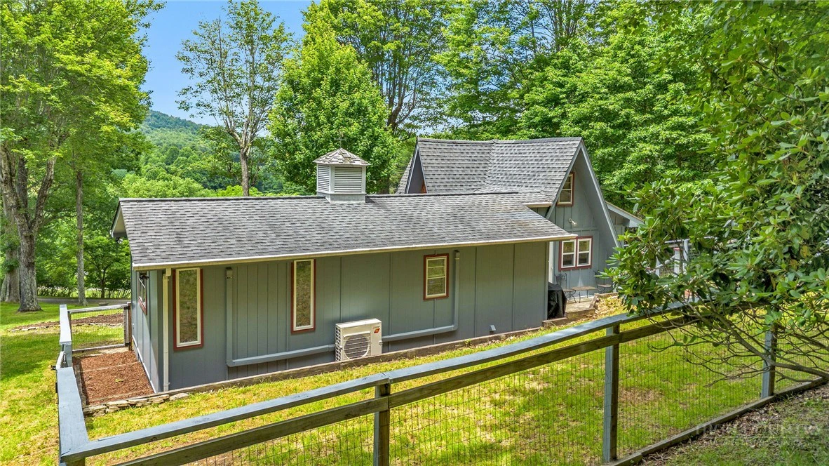 Image number 8 for the current listing