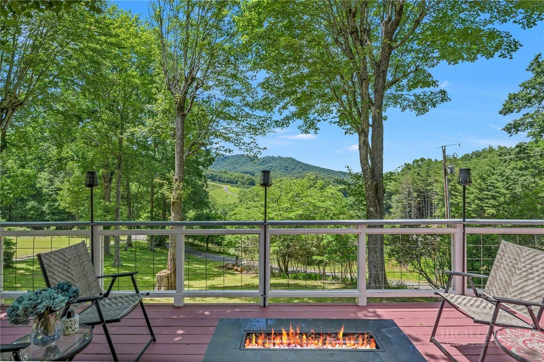 Image number 16 for the current listing