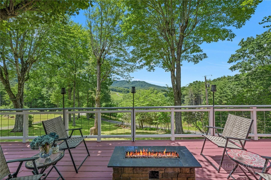 Image number 17 for the current listing