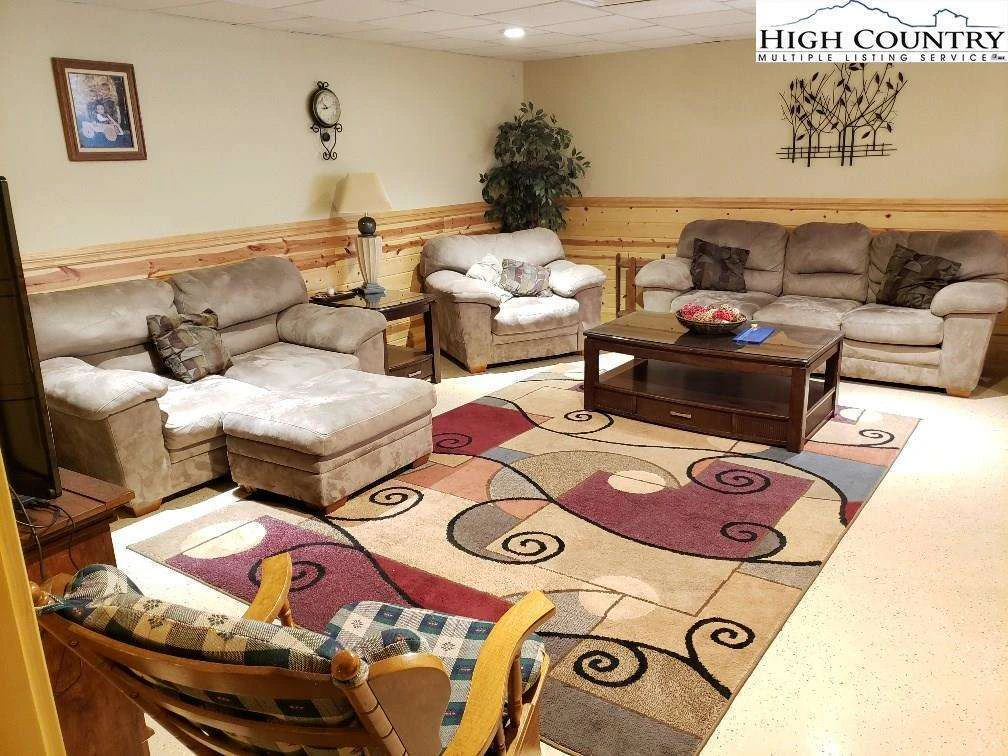 Image number 2 for the current listing
