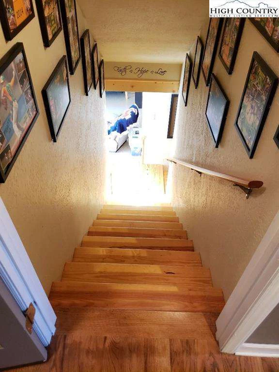Image number 9 for the current listing