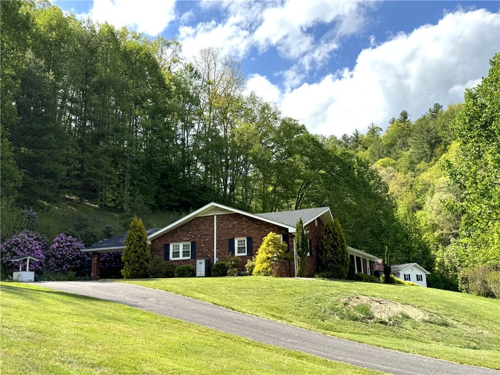Image number 14 for the current listing