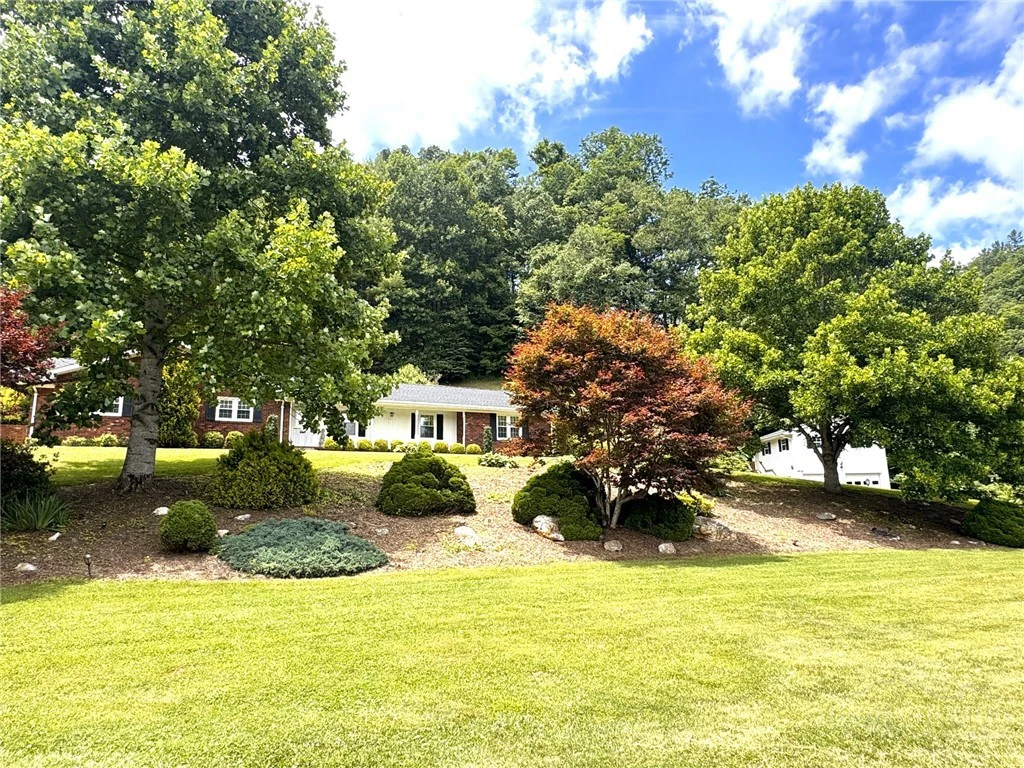 Image number 18 for the current listing