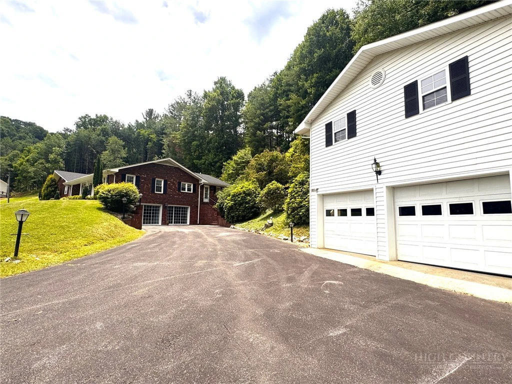 Image number 7 for the current listing