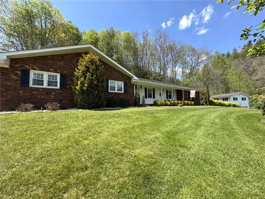 Image number 3 for the current listing