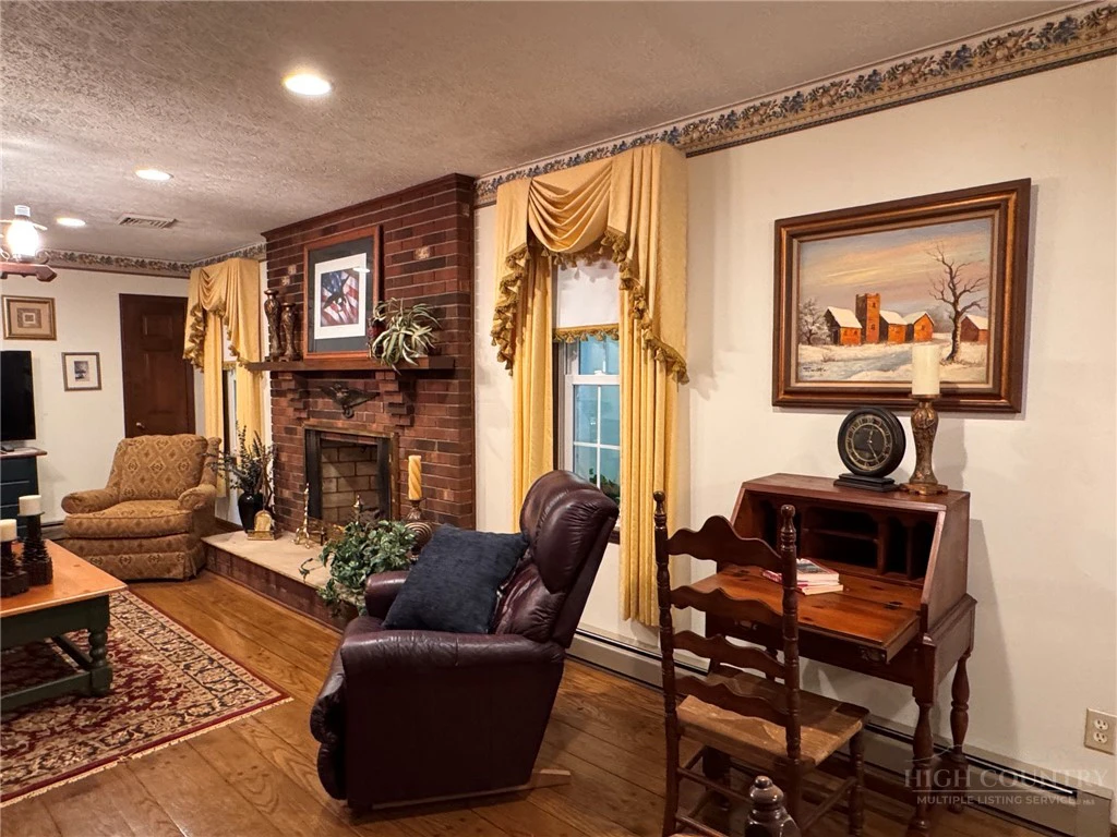 Image number 21 for the current listing