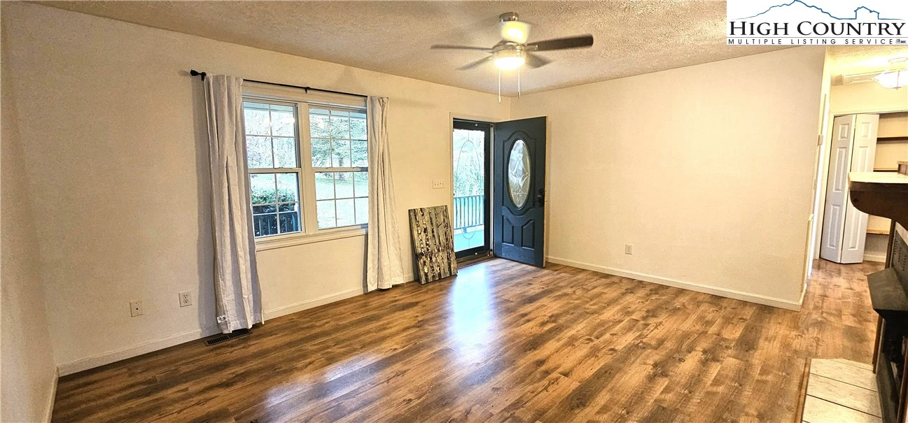 Image number 13 for the current listing