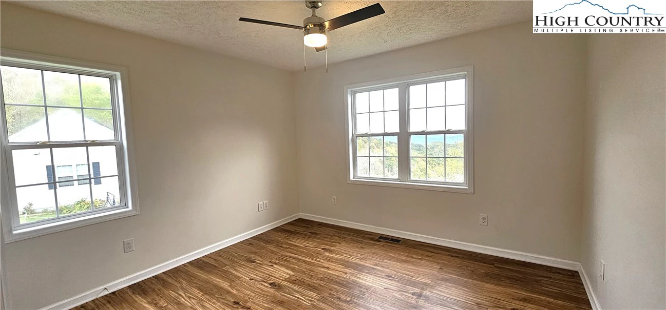 Image number 10 for the current listing