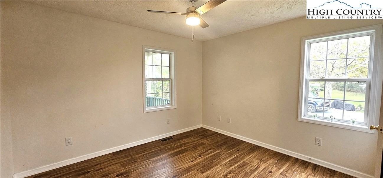 Image number 12 for the current listing