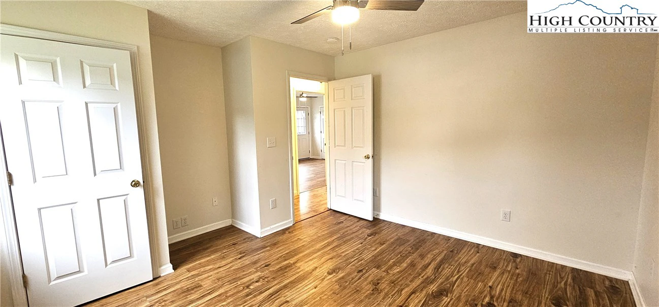 Image number 2 for the current listing