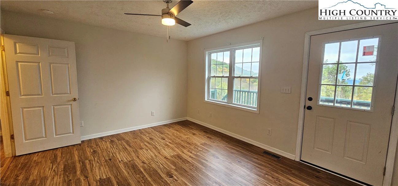 Image number 5 for the current listing