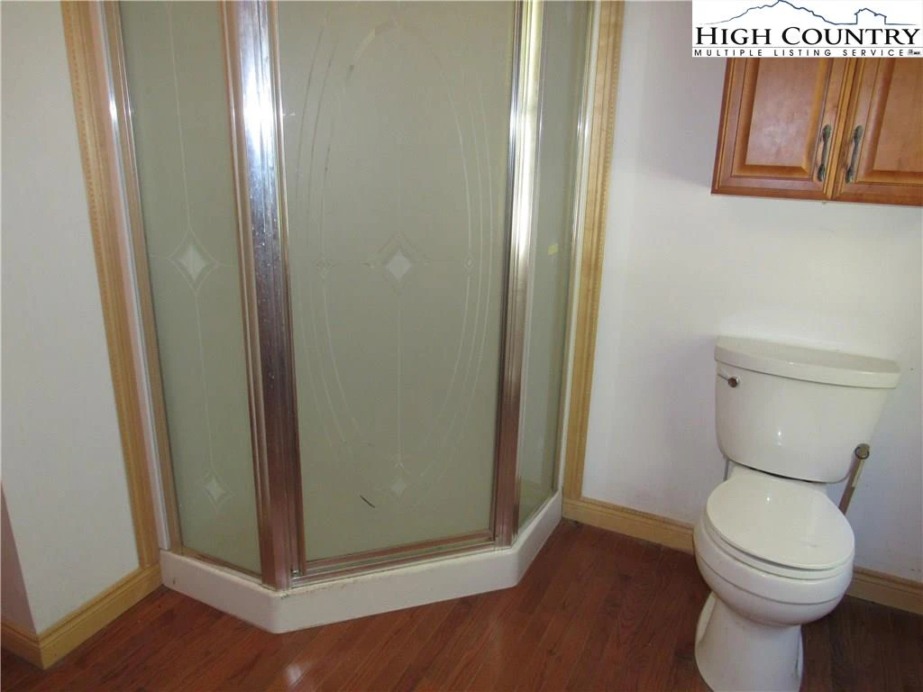 Image number 14 for the current listing