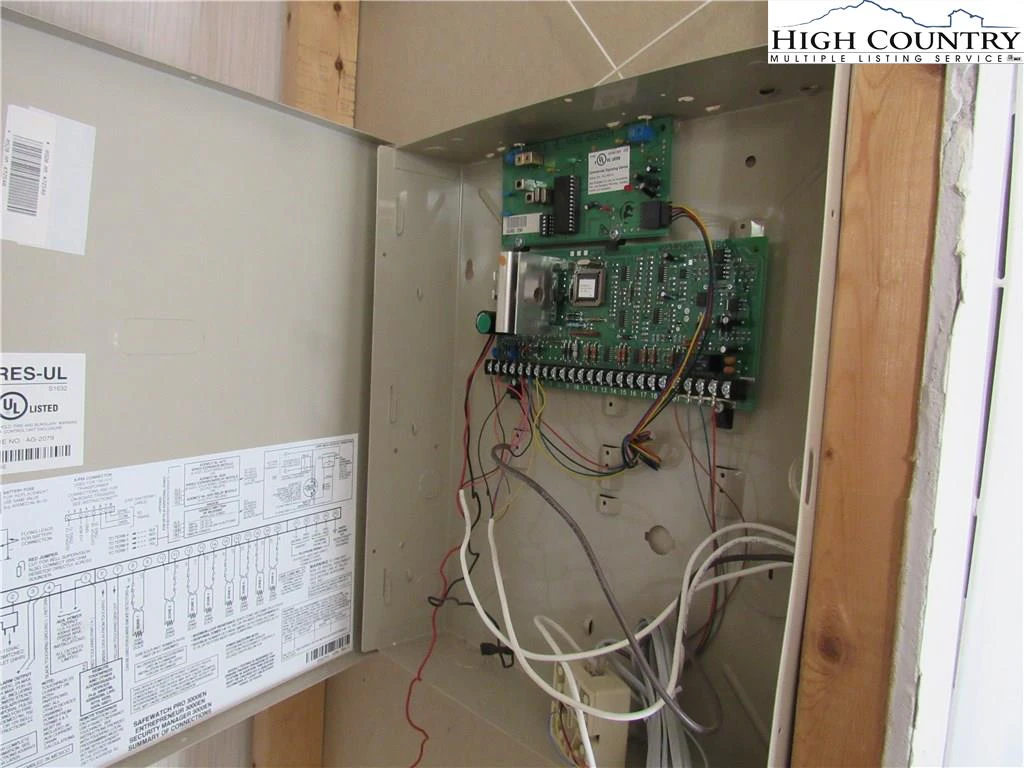 Image number 3 for the current listing