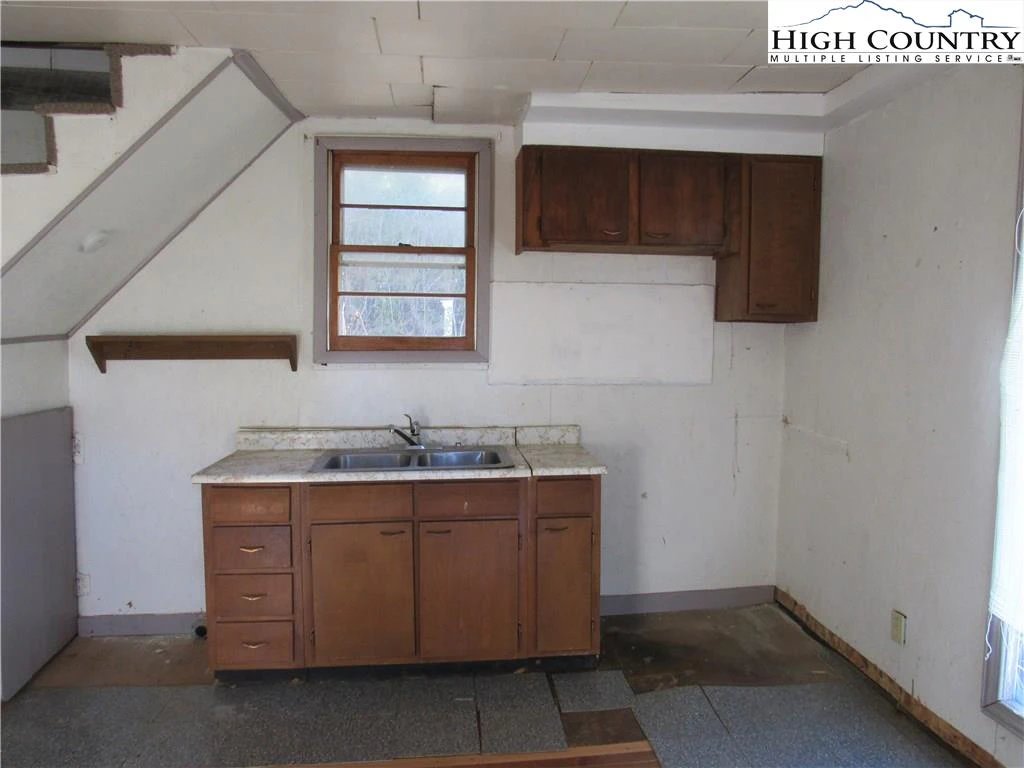 Image number 7 for the current listing